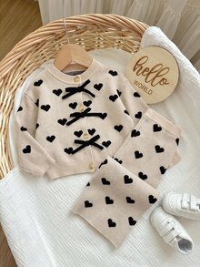 SHEIN طقم كاجوال محبوك للبنات الرضع بنمط قلب، ملابس علوية بأكمام طويلة وبنطلون للخريف والشتاء - كاكي - مشاهدة 7