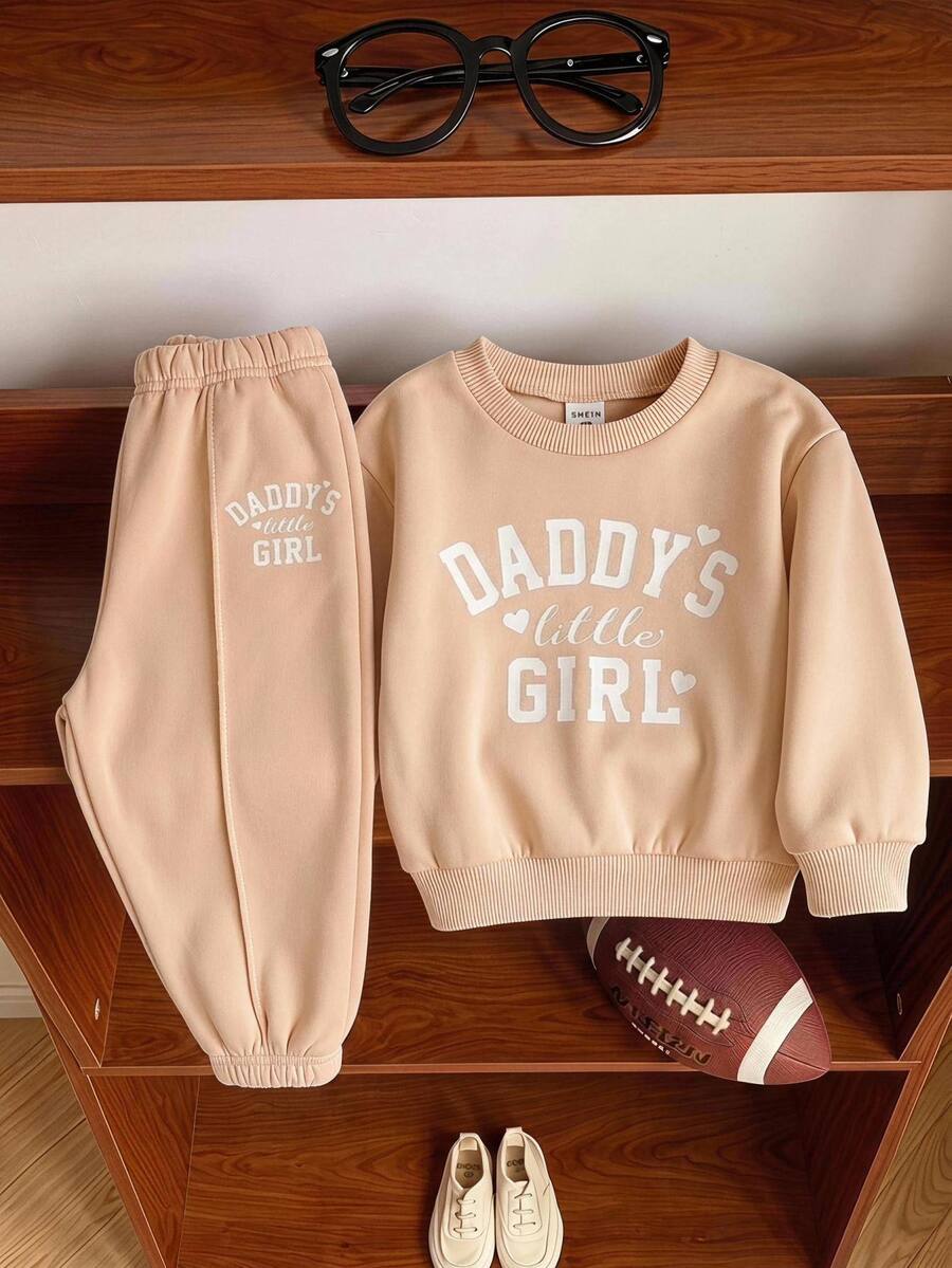 SHEIN 女嬰兒童針織休閒日常時尚圓領卡其色字母印花寬鬆衛衣與運動褲2件套 - 彩色 - 查看 1