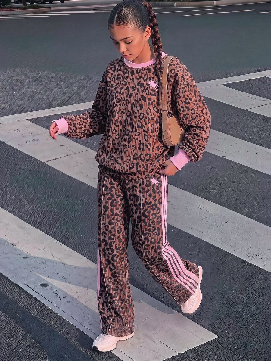 復古時尚豹紋棕色與粉色條紋青少年女孩休閒寬鬆柔軟加厚落肩長袖圓領套頭衛衣與寬腿運動褲套裝,適合秋冬日常、街頭、戶外、運動、校園、返校 - 彩色 - 查看 1