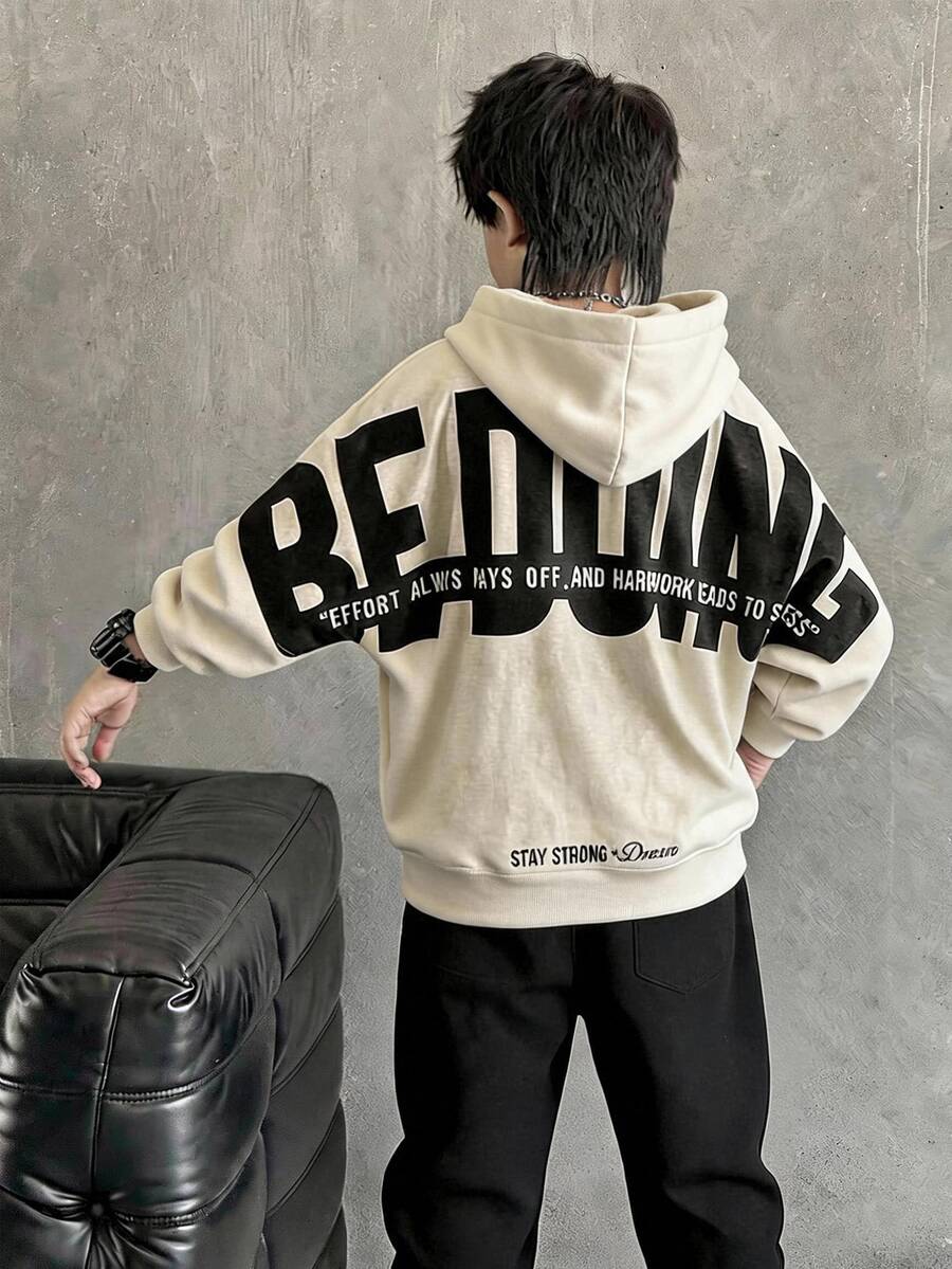 SHEIN 兒童青少年男孩休閒韓系寬鬆大字母圖案長袖連帽衛衣與鬆緊腰長褲套裝,適合秋冬、戶外玩耍、上學、街頭穿搭、派對與休閒穿著,保暖內裡刷毛厚實面料 - 卡其色 - 查看 1