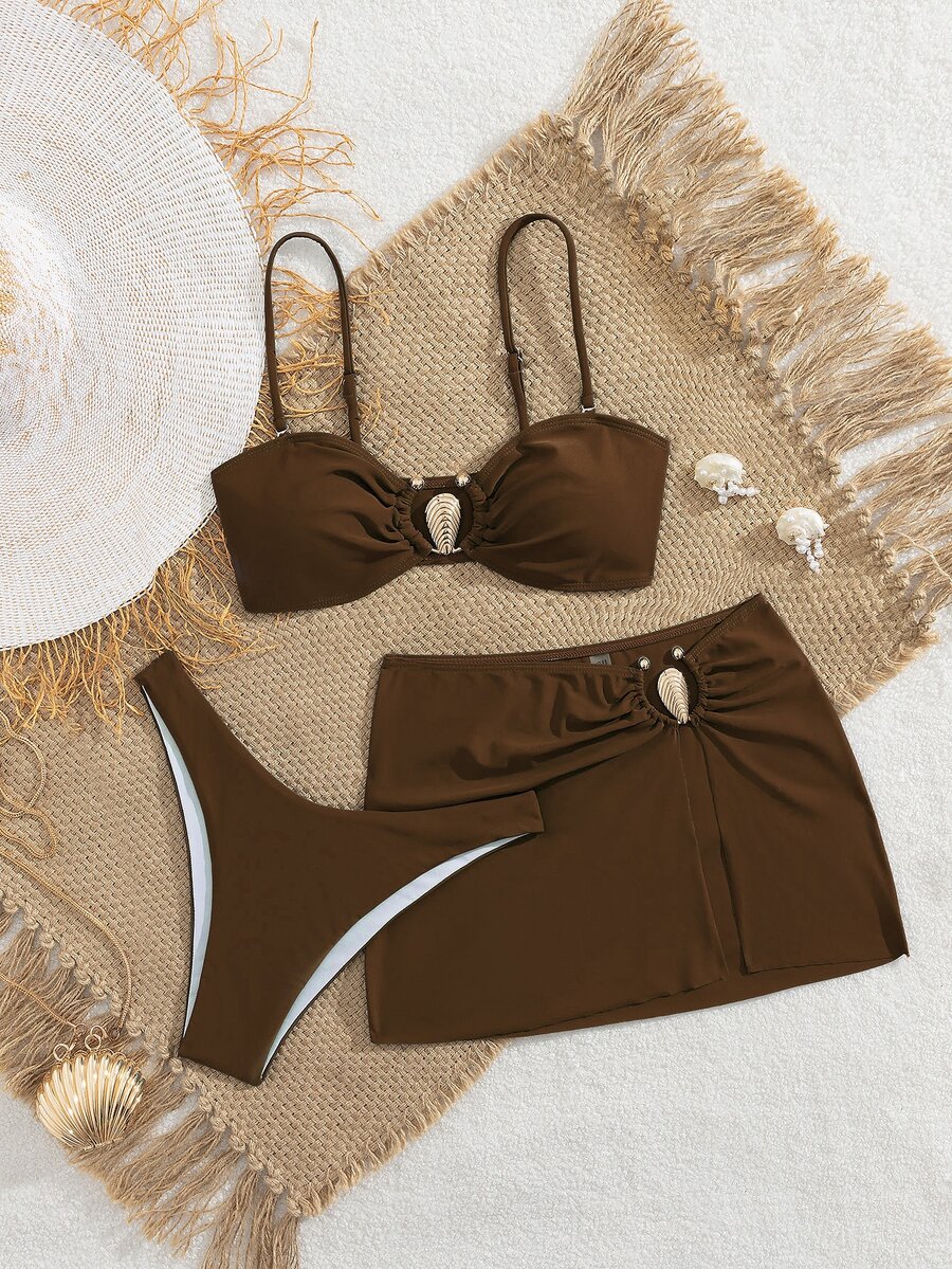 SHEIN Swim 3件套女士夏季沙滩休闲优雅时尚年轻百搭金属装饰吊带比基尼泳装套装，适合度假、派对、假日穿着。棕色两件套泳衣，棕色比基尼套装，高腰比基尼套装，高腰泳装套装，金属贝壳装饰泳装，度假必备泳装。