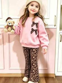 SHEIN Genkimix Kids 甜美可愛風女童2件套 豹紋3D蝴蝶結圓領衛衣＋豹紋喇叭褲，適合秋冬室內外穿著 - 彩色 - 查看 1