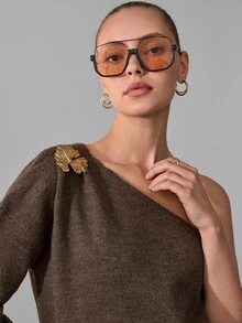 Trelyra كنزة صوفية محبوكة بكتف واحد مع تفاصيل حواف وإكسسوارات ذهبية للنساء - بني - مشاهدة 6