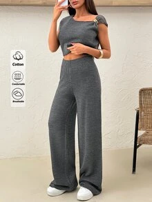 RosyDaze طقم قطعتين من ملابس علوية محبوك مريح ناعم مع تفاصيل تطريز ذهبي وشورت محبوك - رمادي غامق - مشاهدة 3