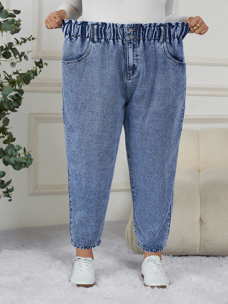 SHEIN CURVE+ Celana Jeans Denim Longgar Kasual Wanita Ukuran Plus untuk Liburan Pantai Malam Hari dengan Saku dan Kancing, Gaya Musim Dingin Chic Dasar Goth Biru Muda - Biru - View 8