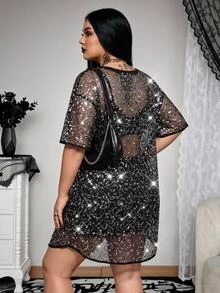 SHEIN CURVE+ فستان تيشرت موسيقي هولوغرافي مقاس كبير، فستان تيشرت موسيقي هولوغرافي فضفاض لحفلات الموسيقى - فضي - مشاهدة 2