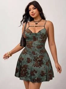 SHEIN CURVE+ 大尺碼綠色夏季1950年代復古度假風Y2K深V垂領串珠裝飾植絨細肩帶洋裝，中式花卉老錢風派對洋裝 - 彩色 - 查看 3