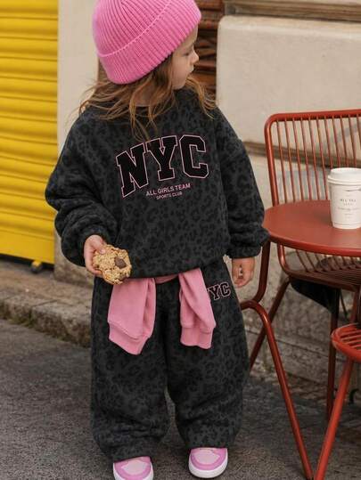 THE HAPPY LOOK Sweet Cool Black & Pink Colorway, Fashion Leopard Print Sporty Colorblock Letter NYC Graphic, Baby Girl Casual Soft Comfortable Loose Crew Neck Pullover Sweatshirt & Wide Leg Long Pants Sporty Set, Suitable For Autumn/Winter Daily, Sports, Streetwear, Sweet Cool Style, Back To School, American High Street, Sweet Cool Slouchy, Relaxed Fashion