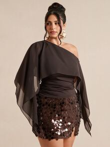SHEIN BAE CURVE ملابس علوية نسائية مقاس كبير باللون البني بتصميم كتف غير متماثل وتجاعيد موضة، حافة غير متماثلة للحفلات والسهرات الليلية، هالوين، الخروج، كاجوال، Y2k، مثيرة، أساسية، بلوزات حفلة التخرج - بني - مشاهدة 6