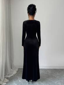 SHEIN Elenzya Busana Musim Gugur untuk Wanita: Gaun Bodycon Beludru Hitam Leher V Dalam Lengan Panjang dengan Belahan, Gaun Malam Elegan - Hitam - View 2