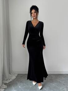 SHEIN Elenzya Busana Musim Gugur untuk Wanita: Gaun Bodycon Beludru Hitam Leher V Dalam Lengan Panjang dengan Belahan, Gaun Malam Elegan - Hitam - View 4