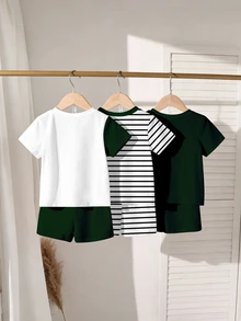 SHEIN 3套組，隨機獲得1套深綠色與綠色拼接童裝休閒時尚經典騎士印花圓領短袖T恤與短褲套裝 - 彩色 - 查看 2