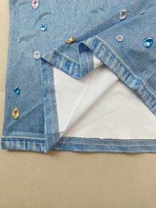 Resyla 熱銷推薦，美式復古甜酷 3D 彩虹水鑽女款領口前 V 領 T-shirt，短版修身剪裁，適合校園、日常、購物與街頭穿搭 - 彩色 - 查看 3