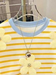 SHEIN 1件少女韓式清新活力黃白條紋花卉印花T恤，淺藍對比色圓領短袖，休閒上衣，適合夏季日常穿著、上學、外出 - 彩色 - 查看 3