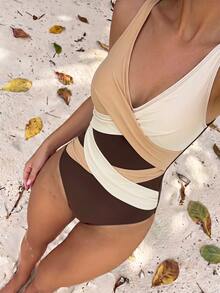 SHEIN Swim 女款休閒拼接抓皺修身優雅露背連身泳衣，適合運動與海灘 - 彩色 - 查看 4