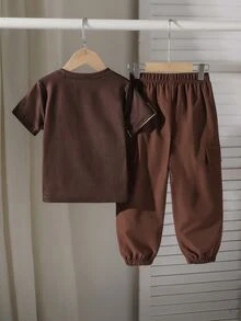 Casuvi Kids 2件組男孩秋冬時尚黑色T恤與軍綠色工裝長褲套裝，柔軟舒適面料，易穿著，時尚帥氣版型，適合夏季、運動、學校及各種場合，必備時尚T恤與長褲套裝 - 彩色 - 查看 2