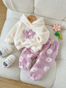SHEIN Playful Pals 2件組女嬰秋冬日常百搭可愛保暖抓絨法蘭絨愛心連帽衛衣與長褲套裝 - 淺粉色 - 查看 3