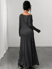 Elenzga Gaun Wanita Ukuran Plus Motif Minimalis dengan Bahu Asimetris dan Detail Kerut di Pinggang, Lengan Panjang, Cocok untuk Musim Gugur. - Hitam dan Putih - View 2