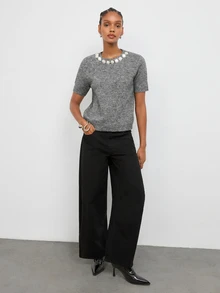 Maija Atasan Rajut Wanita Warna Abu-abu Muda dengan Hiasan Berlian di Garis Leher, Lengan Pendek, Kasual Kantor, Elegan - Grey - View 4