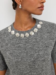 Maija Atasan Rajut Wanita Warna Abu-abu Muda dengan Hiasan Berlian di Garis Leher, Lengan Pendek, Kasual Kantor, Elegan - Grey - View 6