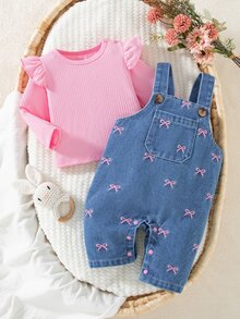 SHEIN Playful Pals 2件組新生兒套裝，甜美可愛風，蝴蝶結刺繡裝飾，荷葉袖長袖內搭上衣搭配肩帶牛仔吊帶褲，前口袋、開襟褲襠設計，寬鬆版型套裝，適合日常休閒穿著，可愛嬰兒套裝 - 彩色 - 查看 5