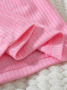 SHEIN Playful Pals 2件組新生兒套裝，甜美可愛風，蝴蝶結刺繡裝飾，荷葉袖長袖內搭上衣搭配肩帶牛仔吊帶褲，前口袋、開襟褲襠設計，寬鬆版型套裝，適合日常休閒穿著，可愛嬰兒套裝 - 彩色 - 查看 7