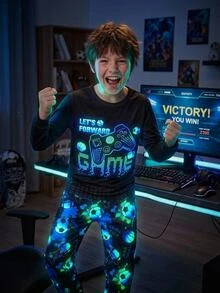 SHEIN 2件組兒童青少年男孩休閒日常舒適霓虹遊戲機與霓虹足球圖案圓領套頭睡衣上衣與長褲針織居家服緊身套裝 - 黑色 - 查看 1