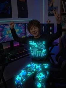 SHEIN 2件組兒童青少年男孩休閒日常舒適霓虹遊戲機與霓虹足球圖案圓領套頭睡衣上衣與長褲針織居家服緊身套裝 - 黑色 - 查看 6