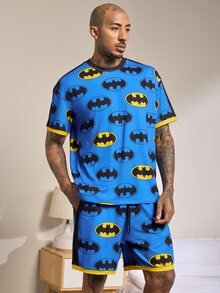 BATMAN X SHEIN طقم ملابس منزلية كاجوال يومي للرجال بطبعة كاملة، توب بأكمام قصيرة وشورت - الأزرق - مشاهدة 4