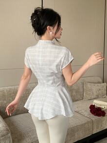 Modelyn Blus Tanpa Lengan Motif Kotak-kotak Kerah Tegak Kecil dengan Hem Berkerut di Pinggang, Atasan Pas Badan Bergaya Rok yang Menutupi Bahu dan Lengan, Blus Lapisan Dalam Muslim yang Sopan - Krem - View 3