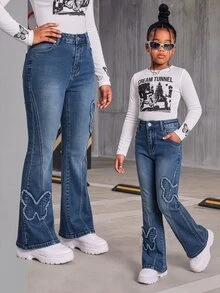 SHEIN Genkimix Kids 女童復古高腰深藍色喇叭牛仔褲，Tween Girl彈性修身毛邊牛仔褲，蝴蝶毛邊刺繡、貼花刺繡，適合秋冬、休閒、校園、開學季 - 中等水洗藍 - 查看 1