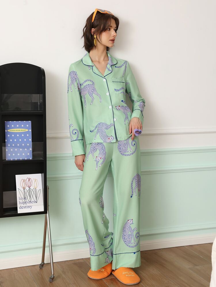 Chillnights 年輕時尚活力趣味極簡豹紋翻領前開式女款睡衣套裝 - 綠色 - 查看 3