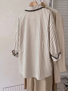 SHEIN CURVE+ 大尺碼女款黑白蕾絲拼接圓領落肩T恤 教師節正式辦公夏季傳統休閒簡約風 - 黑色 - 查看 2