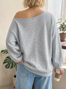 SHEIN CURVE+ 大尺碼女款休閒極簡風不對稱肩領英文印花圖案運動衫，舒適時尚，適合秋冬穿著 - 灰色 - 查看 2