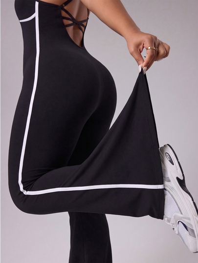 Easithlete Easithlete بدلة رياضية نسائية مقاس كبير للربيع/الصيف، سوداء وبيضاء، ضيقة وجذابة، بحمالات رفيعة، تصميم كتل لونية أمامية وخطوط خلفية متقاطعة مفرغة، شورت للجيم