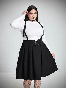 SHEIN CURVE+ فستان تانك أسود مقاس كبير بخصر عالي مع إبزيم حزام مزدوج وتجاعيد، أحزمة ظهر متقاطعة قابلة للتعديل، فستان قصير نحيف لحفلة هالوين، مناسب للخريف - الأسود - مشاهدة 3
