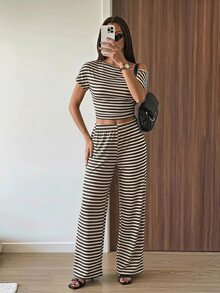 SHEIN Tall Setelan Atasan Lengan Pendek Bergaris Cokelat Kopi dengan Bahu Asimetris dan Celana Pendek Pinggang Rendah untuk Wanita Tinggi - Coffee Brown - View 10
