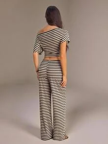 SHEIN Tall Setelan Atasan Lengan Pendek Bergaris Cokelat Kopi dengan Bahu Asimetris dan Celana Pendek Pinggang Rendah untuk Wanita Tinggi - Coffee Brown - View 2