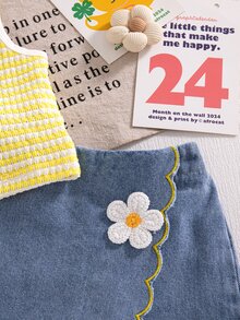 SHEIN Playful Pals 2件組女嬰夏季亮麗黃白藍Girly Era + Blossom野餐風亞麻Love面料雛菊碎花 + 條紋對比配色POLO領針織上衣 + 假包臀波浪邊牛仔裙套裝，柔軟透氣面料，3D鉤編雛菊裝飾與甜美荷葉邊細節，適合夏季穿搭、海灘週末、早午餐約會、都市盛會、島嶼風情、生日拍照與家庭聚會，讓妳的小寶貝在夏天閃耀甜美魅力 - 黃色 - 查看 8