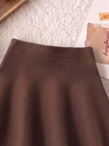 SHEIN 女童 A 字針織裙，柔軟彈性羅紋觸感，經典傘裙純色棕色休閒風，適合幼童與小女孩，柔軟舒適，秋冬款 - 棕色 - 查看 4