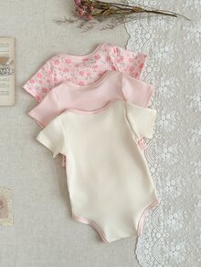 SHEIN 女婴可爱舒适三件套短袖连体衣，印花图案，胸前饰有英文字母花朵刺绣 - 彩色 - 查看 2