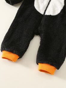SHEIN Baby Boy Baby Girl Cartoon Penguin Design Colorblock Hooded Footed Jumpsuit, Versatile Comfortable Thermal Lined Thickened For Autumn And Winter - Black and White - View 7