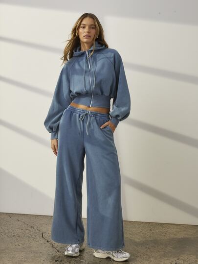 Aralina Celana Track Fleece dengan Bahan Acid Wash, Bagian Belakang Disikat, Pinggang Sedang dan Kaki Ekstra Lebar, Pinggang Elastis yang Nyaman, Celana Sweatpants Super Lembut dan Hangat, Celana Fleece untuk Pakaian Bandara