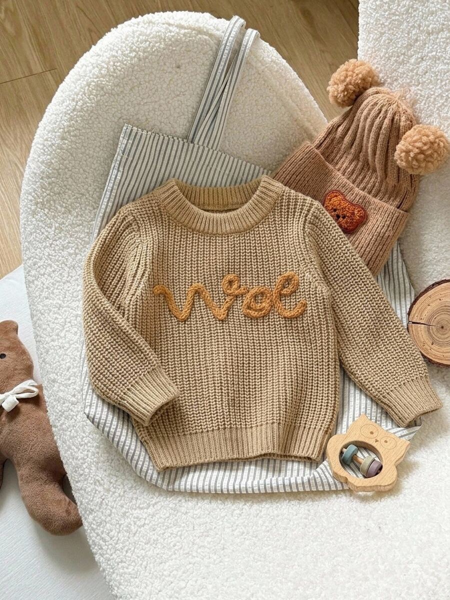 SHEIN 嬰兒/幼兒(男孩)卡其色刺繡線條圖案套頭長袖毛衣，適合秋冬穿著，可作為內搭搭配棉襖或單穿