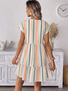 SHEIN LUNE فستان قصير كاجوال بوهيمي للنساء بياقة على شكل حرف V وحافة مكشكشة، مخطط باللونين الأزرق والأبيض، فستان مخطط، فستان مكشكش - متعدد الألوان - مشاهدة 2