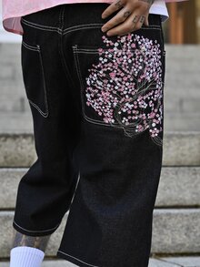 Devon Thys 男款六分短褲復古櫻花刺繡寬鬆寬腿牛仔褲，後方附假口袋 - 黑色 - 查看 5
