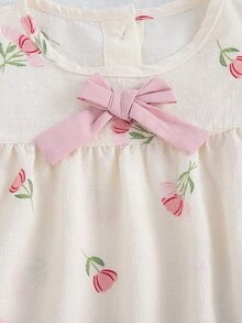 SHEIN Vintaside Kids 嬰兒女童花卉刺繡上衣與牛仔長褲2件套，夏季新品，休閒可愛復古植物印花，親膚柔軟直筒寬鬆原邊褲腳，適合日常穿著、兒童節、假期、野餐、上學、外出，夏季復古優雅甜美女寶套裝 - 白色 - 查看 4
