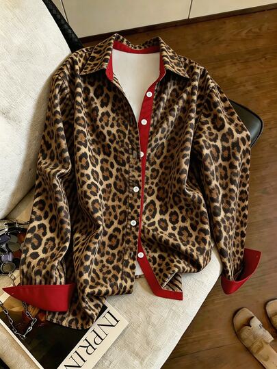 Resyla Kemeja Wanita Gaya Baru Musim Gugur dengan Motif Leopard, Blok Warna Merah, Kerah Lengan Panjang, Longgar, dan Memberikan Nuansa Santai.