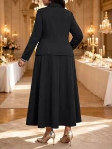 Fleurora Setelan Blazer dan Rok Panjang Elegan Ukuran Plus untuk Wanita dengan Hiasan Mutiara - Hitam - View 2