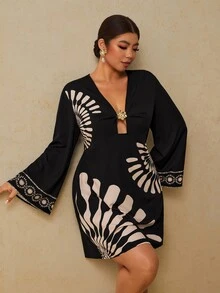 Travachic 大尺碼女款黑色抽象花卉印花深V領長袖迷你洋裝，金色扣環裝飾，優雅外出洋裝，度假之夜穿搭 - 黑色 - 查看 2